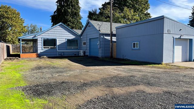 1076 Queen Ave SE, Albany, OR 97322
