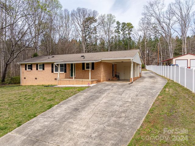 228 Shadowbrook Rd, Mount Holly, NC 28120