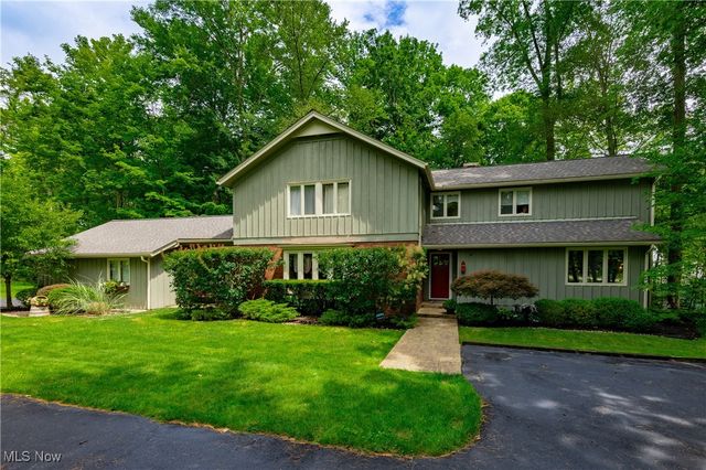 33 Cascade Dr, Chagrin Falls, OH 44022