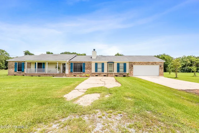 2119 Sunshine Dr, Abbeville, LA 70510