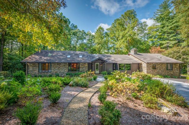 225 Tranquility Pl, Hendersonville, NC 28731