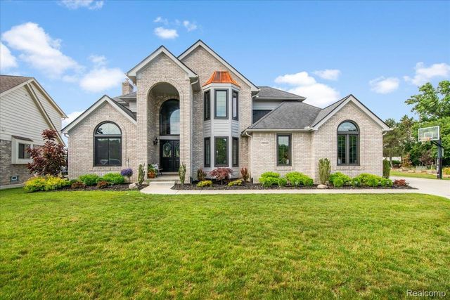 45433 Indian Creek Dr, Canton, MI 48187