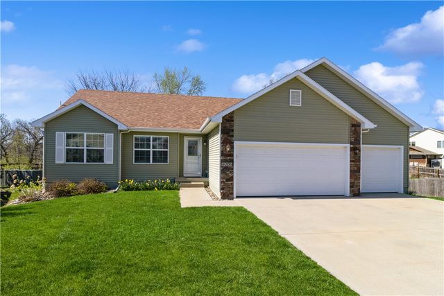 4206 Easter Bay Ct, Des Moines, IA 50320