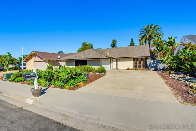 7101 Mimosa Dr, Carlsbad, CA 92011