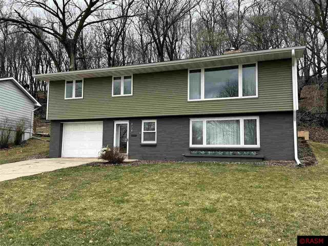 828 Sunrise Dr, New Ulm, MN 56073