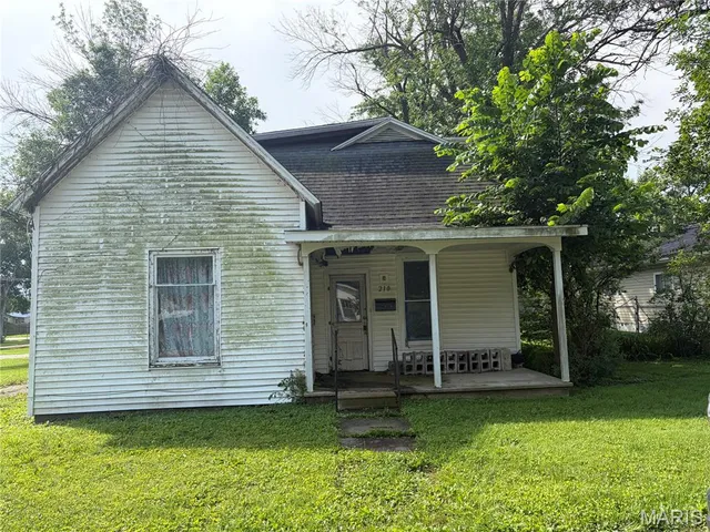 210 E  McPike St, Vandalia, MO 63382