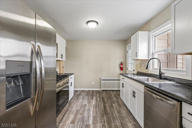 20 Beekman St, Manville, NJ 08835