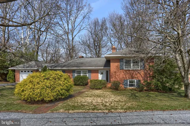 359 E  Granada Ave, Hershey, PA 17033