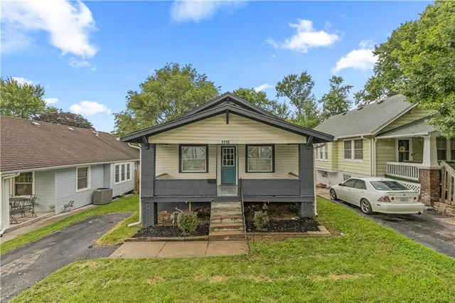 1310 S  Maywood Ave, Independence, MO 64052