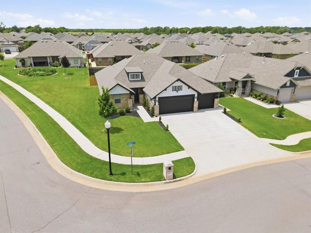 1001 Labelle Dr, Newcastle, OK 73065