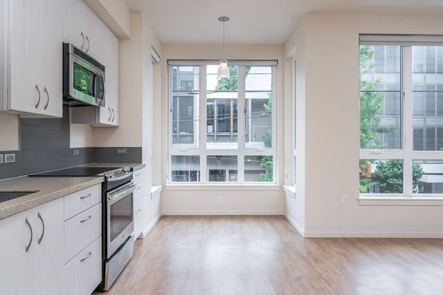 3150 SE Division St #D-302, Portland, OR 97202