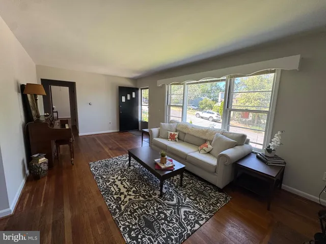 921 N  Nottingham St, Arlington, VA 22205