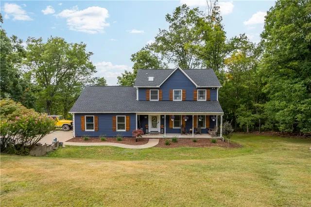 555 Hiawatha Rd S, Prosperity, PA 15329