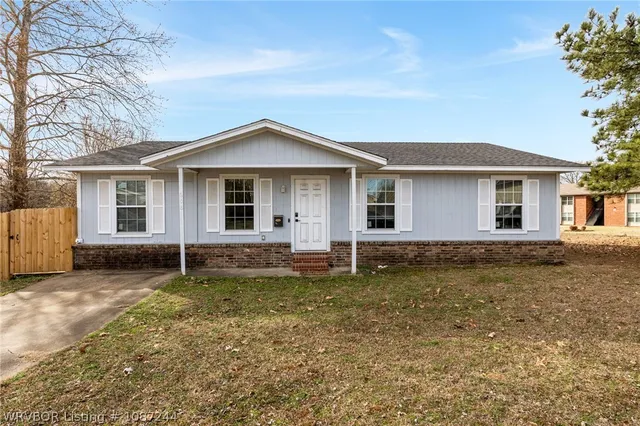 608 Varner Dr, Muldrow, OK 74948
