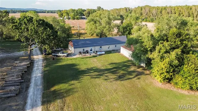 697 E  Bims Rd, Brussels, IL 62013