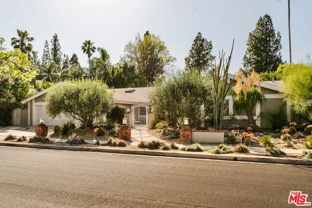 9747 Babbitt Ave, Northridge, CA 91325
