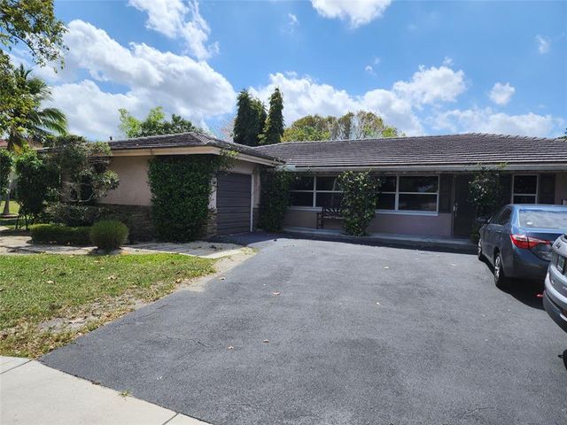 3520 NW 110th Ln, Coral Springs, FL 33065