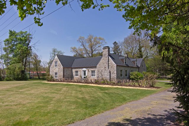 8789 S  Seneca Trl, Ronceverte, WV 24970