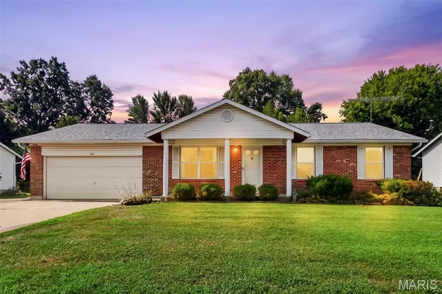 146 Hickory Dr, Troy, MO 63379