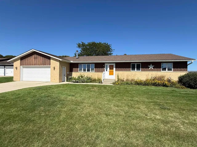 108 W  North St, Ossian, IA 52161