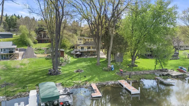 S108W34703 Jacks Bay ROAD, Mukwonago, WI 53149
