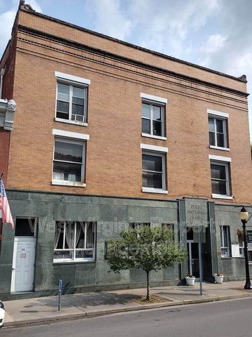 221 Temple St #1, Hinton, WV 25951