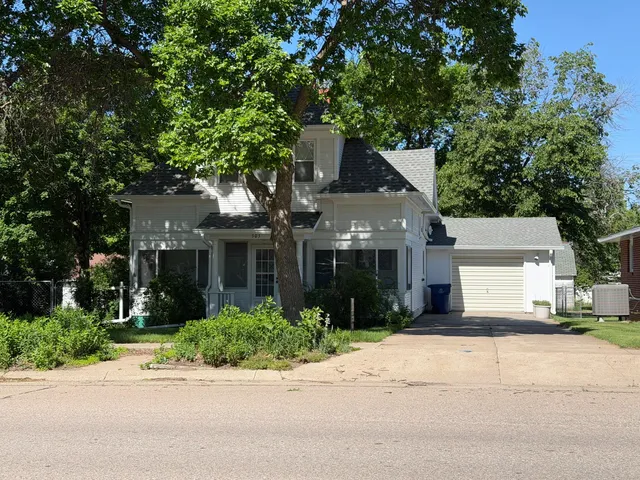 303 S  Clark St, Bassett, NE 68714