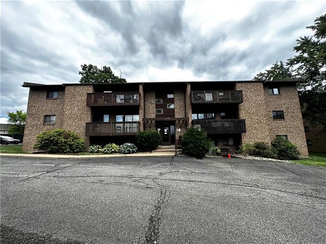 1205 Dutilh Rd   #1, Cranberry Twp, PA 16066