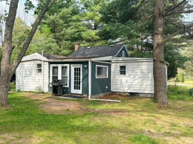 2032 S  17th St, Niles, MI 49120