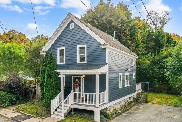 17 Genest Ave, Lowell, MA 01854
