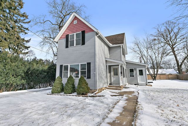227 2nd St, Crystal Lake, IL 60014