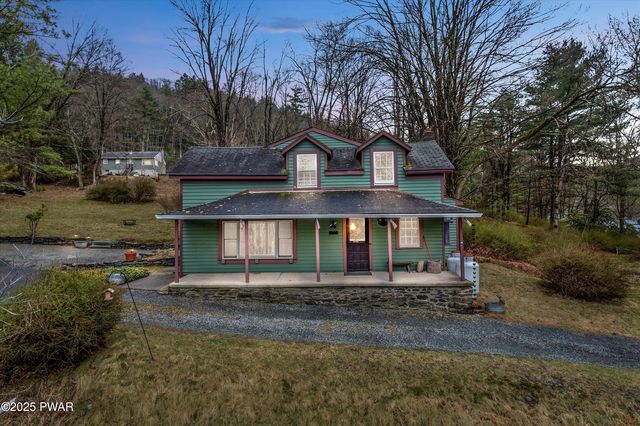111 Delaware Dr, Lackawaxen, PA 18435