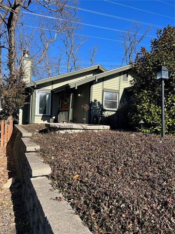 11255 Pineside Dr, Saint Louis, MO 63146