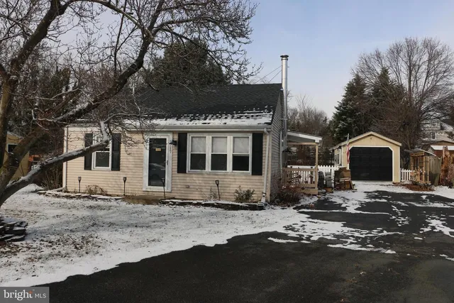 2717 Monmouth Rd, Jobstown, NJ 08041