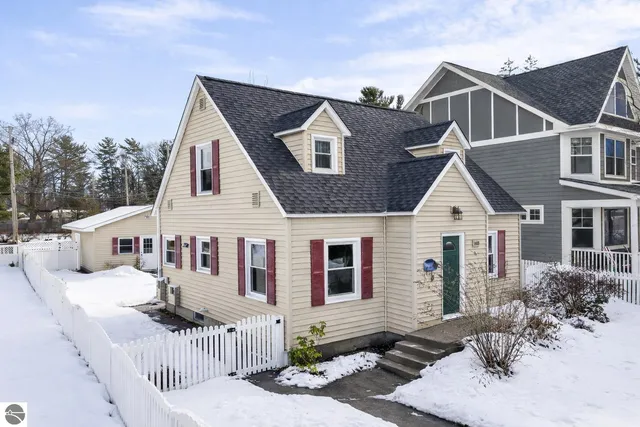 1415 S  Union St, Traverse City, MI 49684