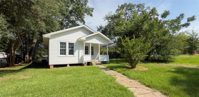 1016 Erion St, Pineville, LA 71360