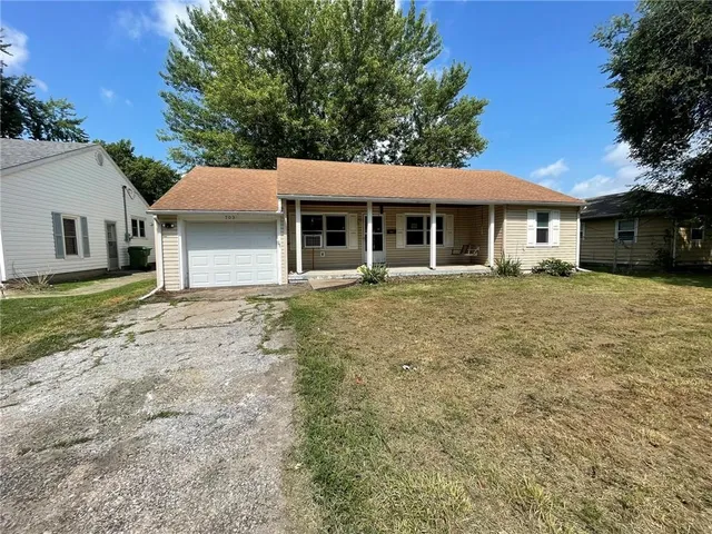703 S  6th St, Clinton, MO 64735