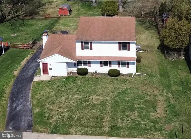 409 Sunset Dr, Downingtown, PA 19335