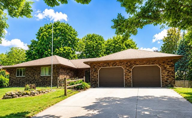 1414 Red Cloud Ln, Madison, WI 53704
