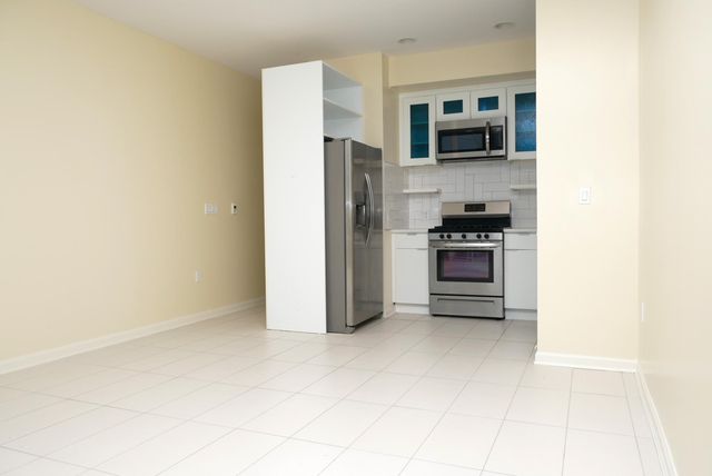 142 Beach 96th St #1I, Far Rockaway, NY 11693