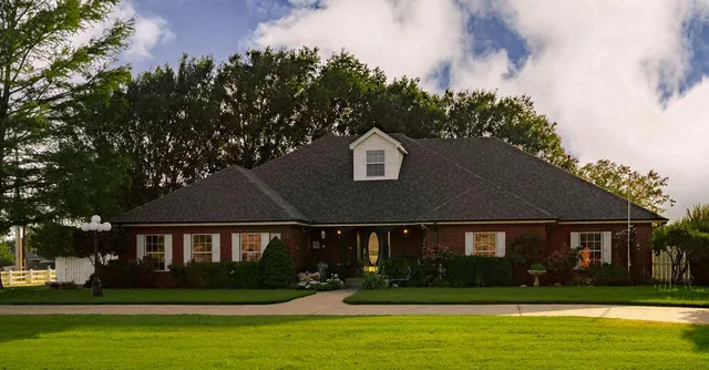 25 Independence Dr, Elk City, OK 73644