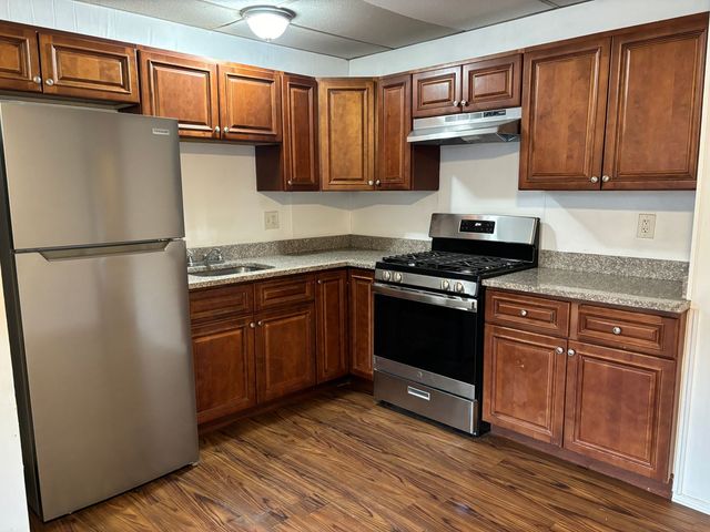 75 Crapo St #1S, New Bedford, MA 02740