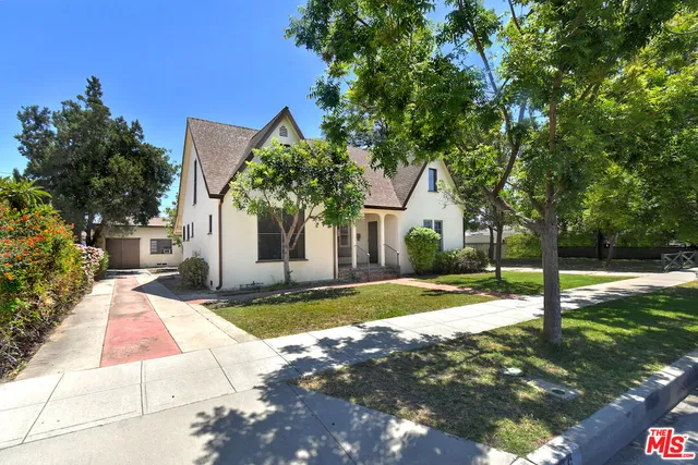 916 N  Clybourn Ave, Burbank, CA 91505