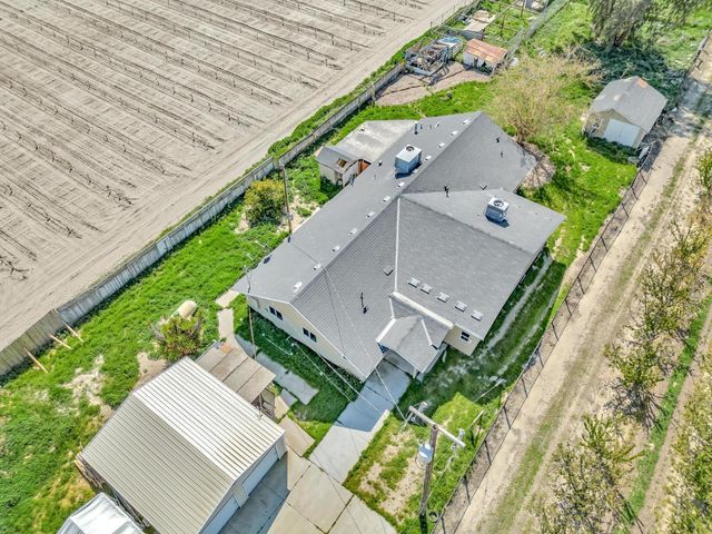 11771 S  Hayes Ave, Caruthers, CA 93609