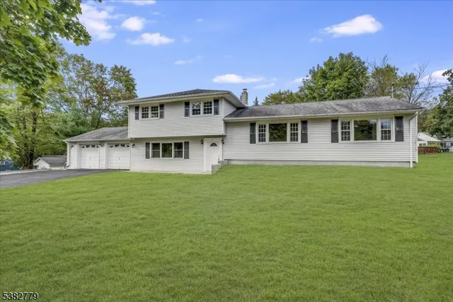 6 Golf Course Rd, Succasunna, NJ 07876