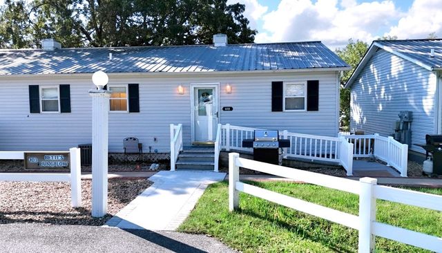 103 Harborview Dr, Grand Rivers, KY 42045