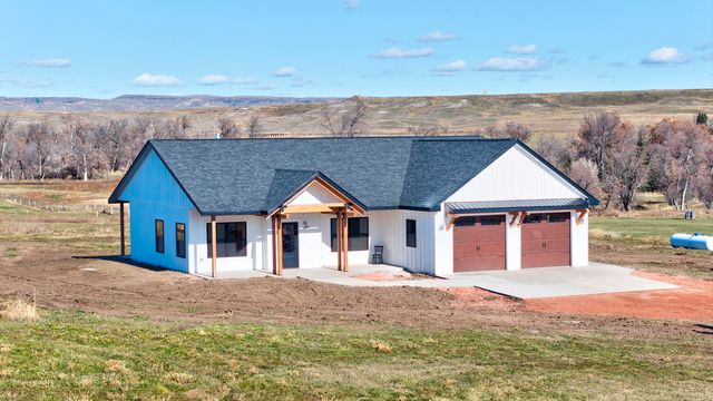 6 Town Road Ln, Ranchester, WY 82839