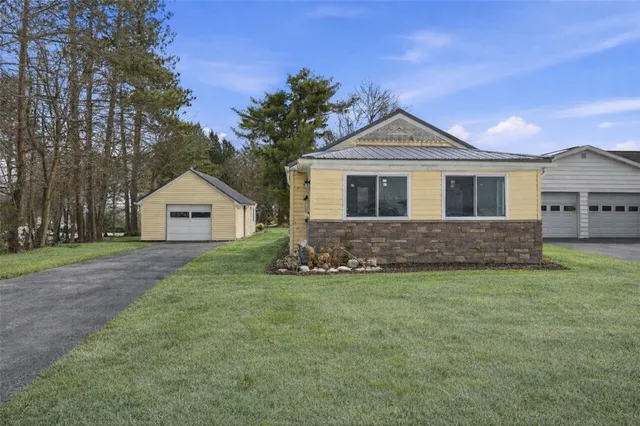 1541 Woodland Ave, Franklin, PA 16323
