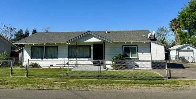 907 S  Gertrude Ave, Stockton, CA 95215