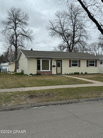 1506 S  19th St, Grand Forks, ND 58201